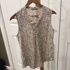 Chic Floral Sleeveless Top in Cream and Blue
